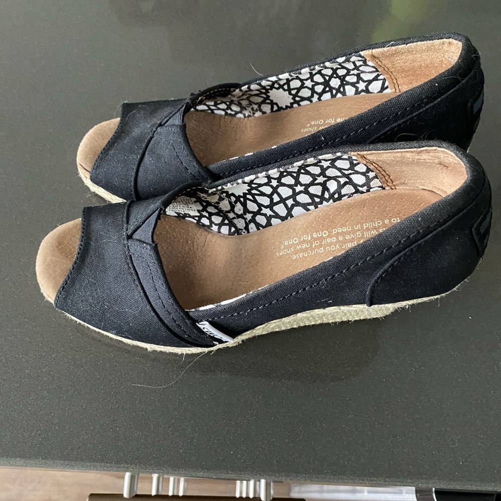 Tom’s heeled sandals